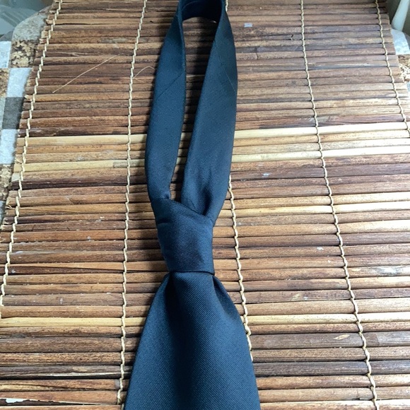 Black Tie - Picture 2 of 6